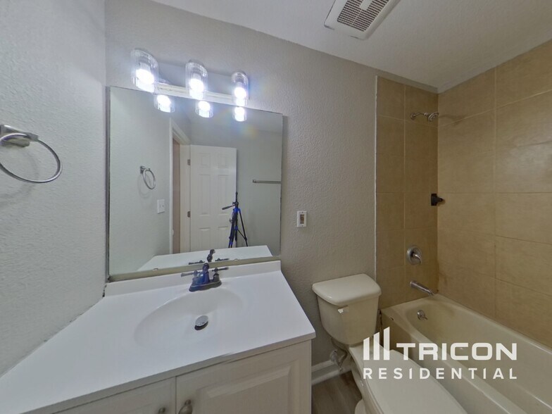 Building Photo - 7520 Dove Creek Cir