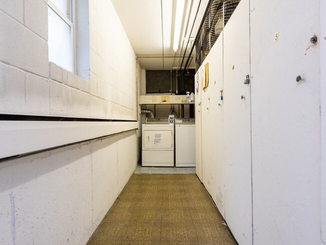 Building Photo - 28 Lee St