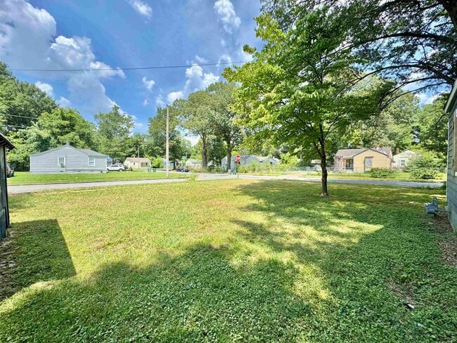 Building Photo - 1711 Coleen Rd