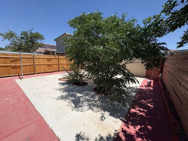Building Photo - Lower valley duplex for rent