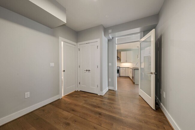Building Photo - Professionally Managed // 2 bedroom 2 bathroom Modern Condo//  Adams Morgan// Parking Included!