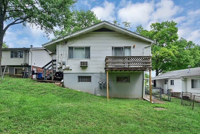Building Photo - Renovated One Bedroom!!