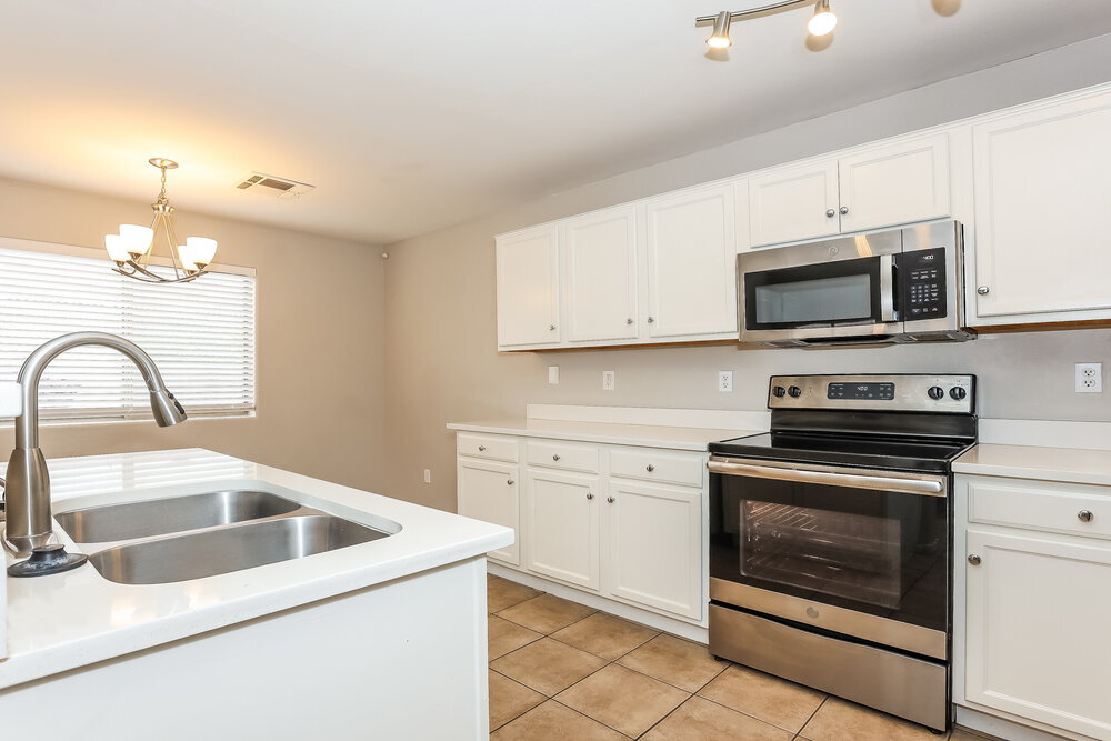 Building Photo - 41386 N Cambria Dr