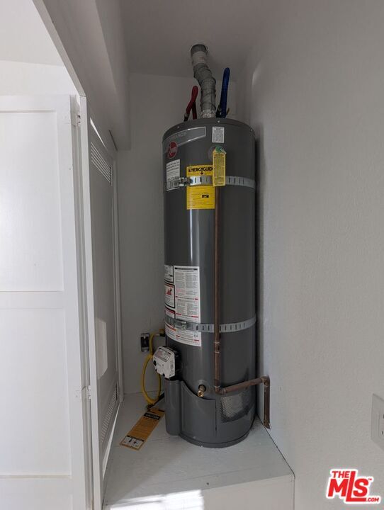 Building Photo - 6208 S Fairfax Ave