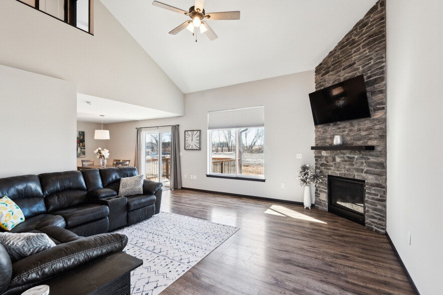 Building Photo - 402 Dawson Dr