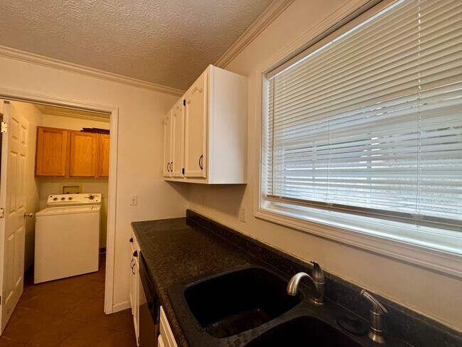 Building Photo - For Rent in St. Robert, MO – Spacious 4 Be...