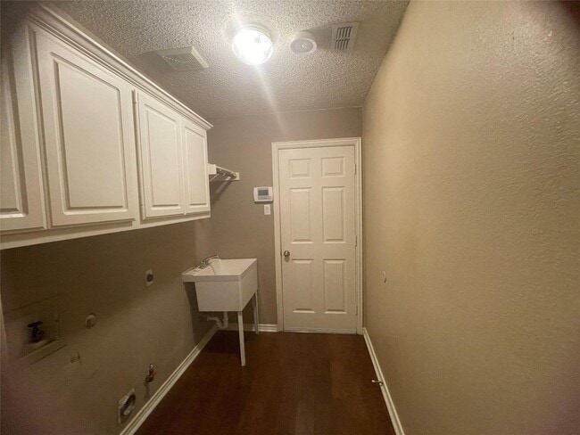 Building Photo - 9506 Windy Hollow Dr