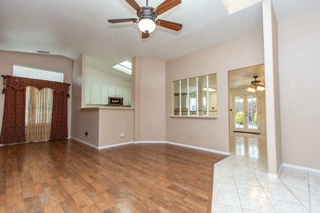 Building Photo - Beautiful Spacious Country Living Home!