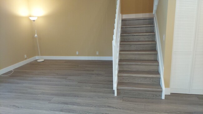 Building Photo - 4718 SW 13th Ct