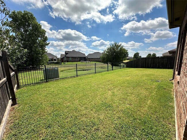 Building Photo - 2328 NW 191st Ct