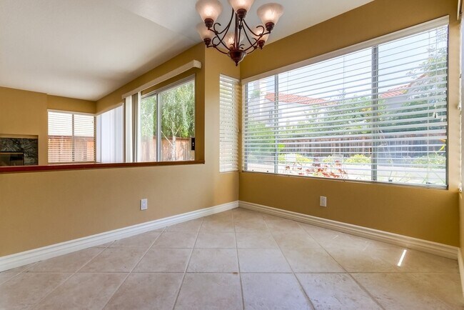 Building Photo - Lovely Home | Prime Westpark Location