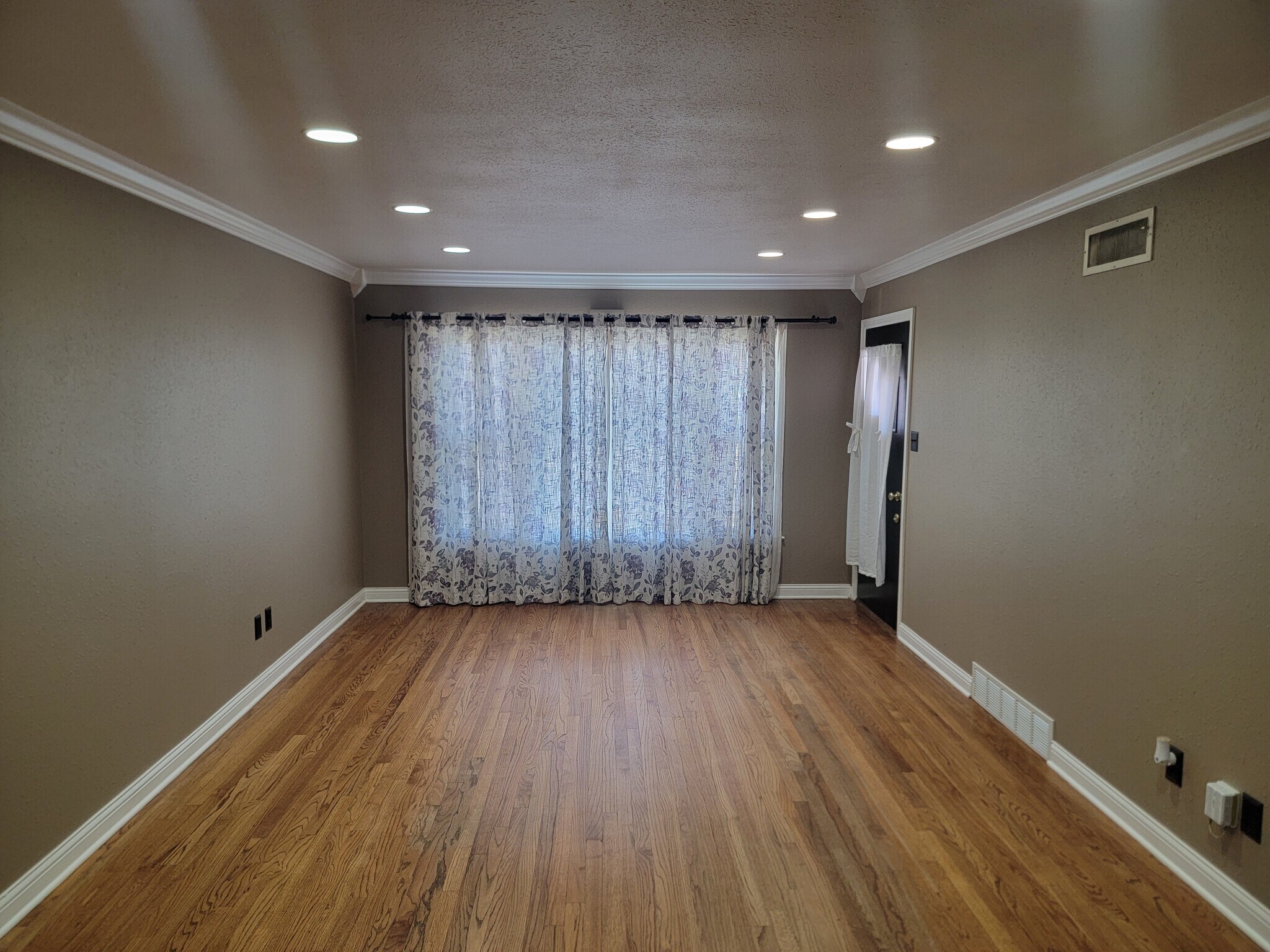 Building Photo - 3701 N Drexel Blvd