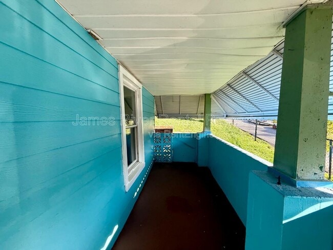 Building Photo - 900 Polk St