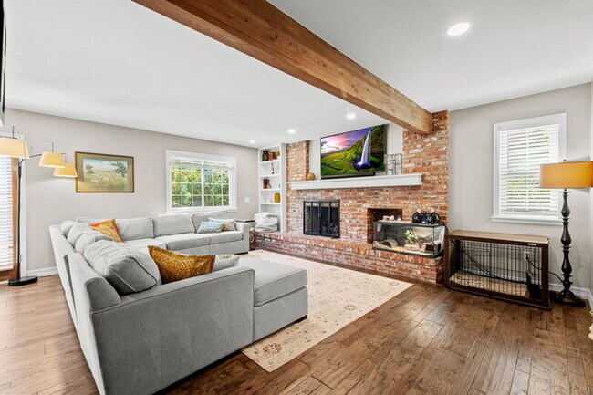 Building Photo - 8040 S Jasmine Cir