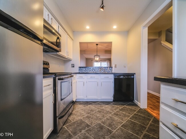 Building Photo - "Charming 2-Bedroom Gem with Granite Elegance in Charlotte's Heart!"