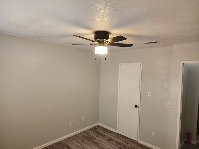 Building Photo - 15833 Serrano Rd