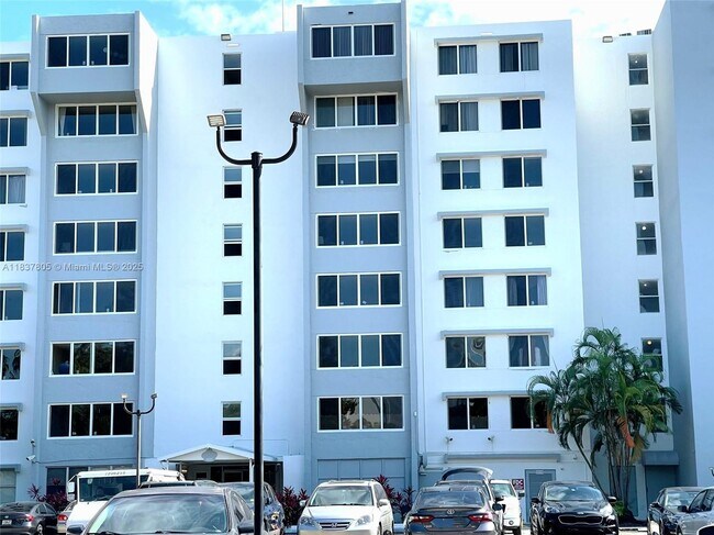 Building Photo - 9001 SW 77th Ave
