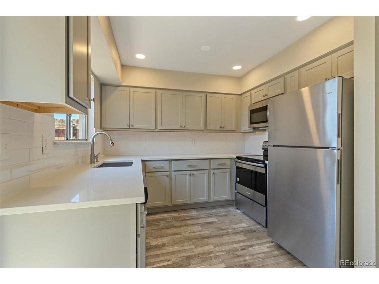 New stainless steel kitchet - 6495 E Happy Canyon Rd