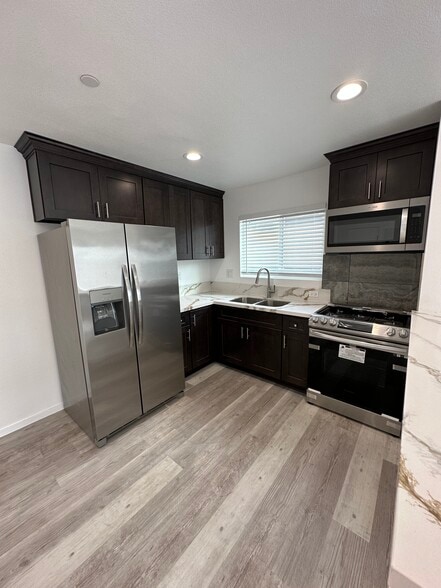 Building Photo - 202 S Rose Ave