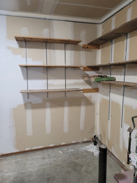 Building Photo - 16131 SE Powell Blvd