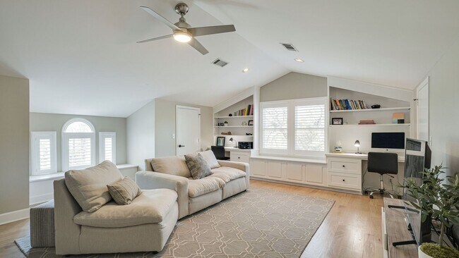 Building Photo - Modern Remodeled 4 Bedroom Rental Home in Brentwood