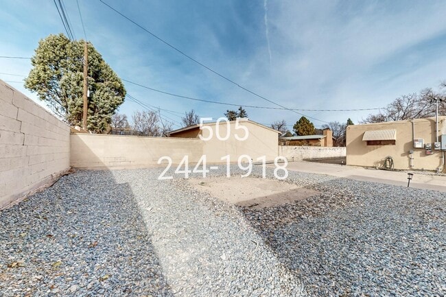 Building Photo - 905 Adams St NE