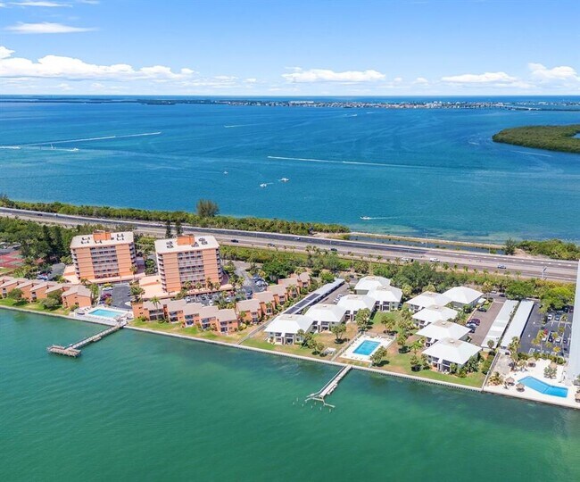 Building Photo - 7430 Sunshine Skyway Ln S