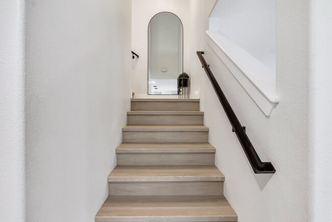 Building Photo - 4061 E Arch Dr