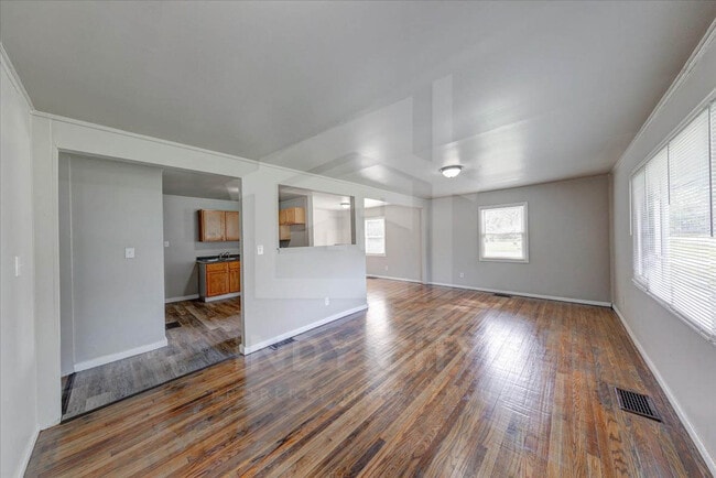 Building Photo - 4660 E 39th St