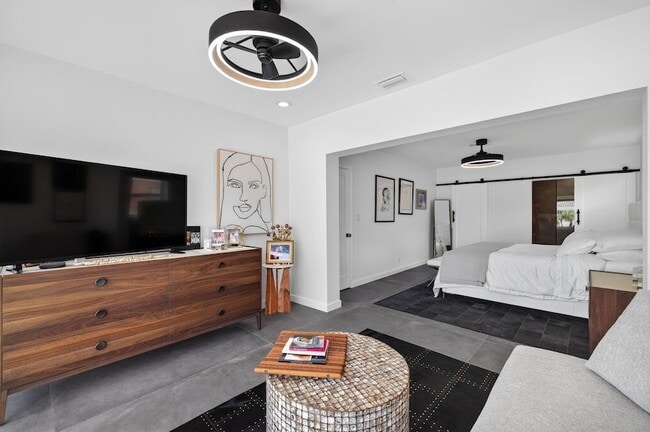 Building Photo - 2720 NE 59th St