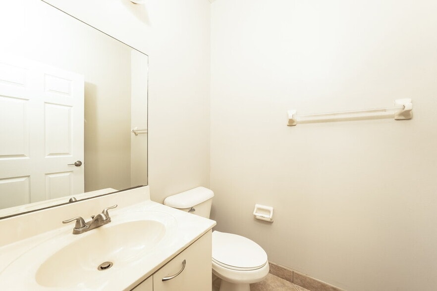 Building Photo - 1603 Briar Oak Dr