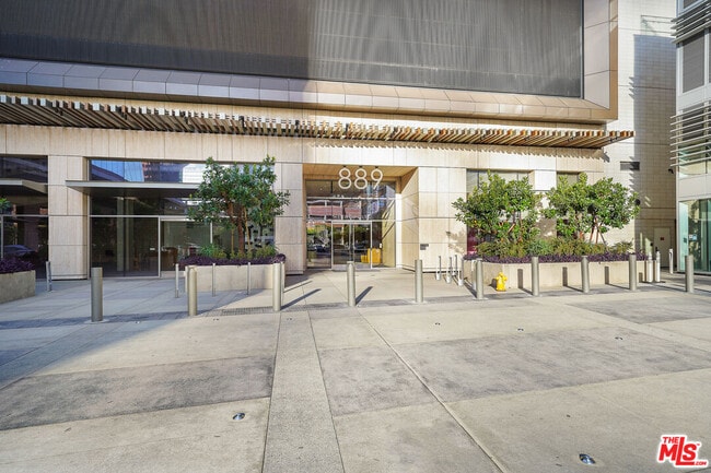 Building Photo - 889 Francisco St