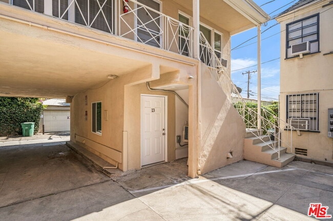 Building Photo - 212 S Reeves Dr