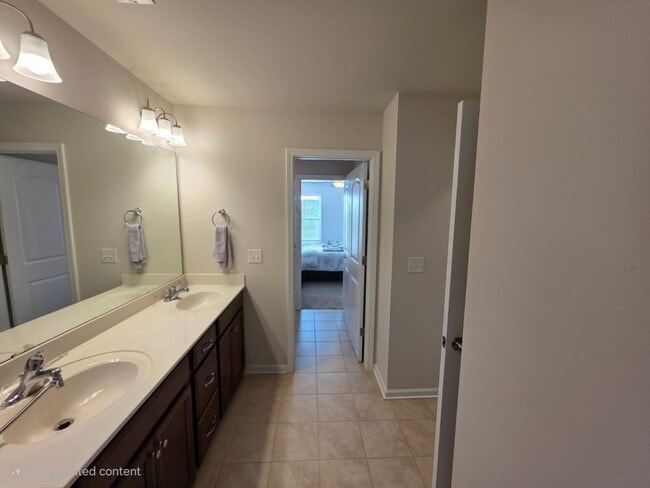 Building Photo - Huge 5 Bedroom / 4.5 Bathroom North Charlotte