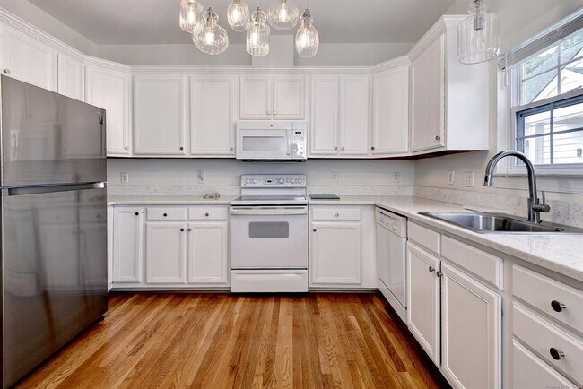 Building Photo - 8321 Barons Ct