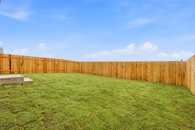 Building Photo - 511 Paris St