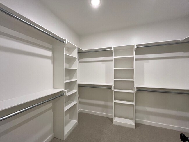 Building Photo - 7123 Alexander Dr