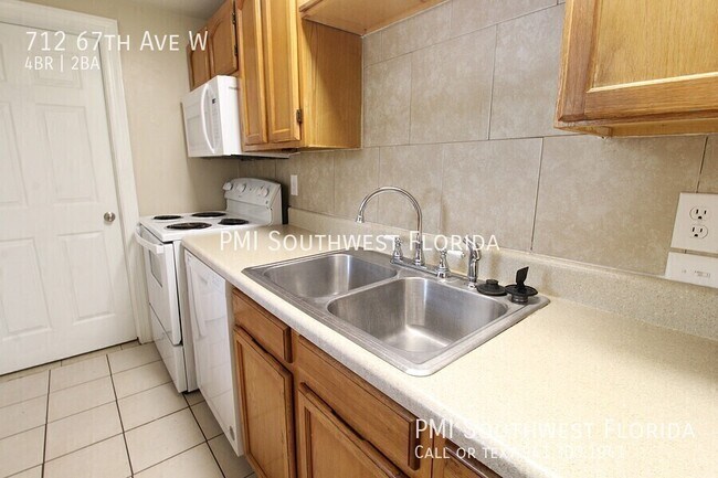 Building Photo - 712 67th Ave W