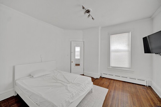 Building Photo - 819 Gaffield Pl