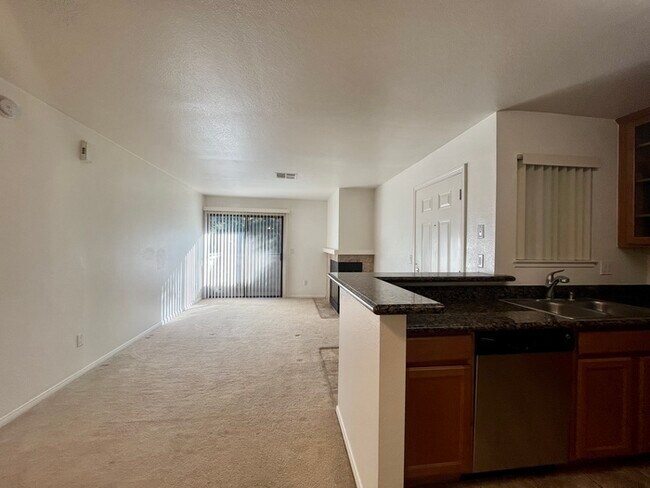 Building Photo - Charming 1 bedroom, 1 bathroom condo in Sacramento
