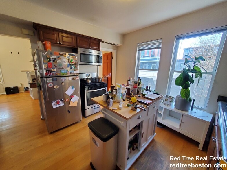 Building Photo - 277 Putnam Ave