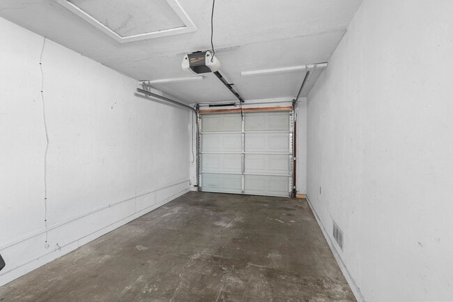 Building Photo - Beautiful Vacaville Home Near Parks, Schools & Shopping