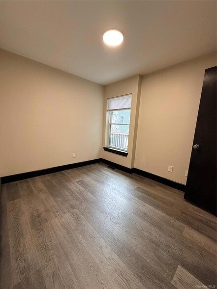 Building Photo - 268 Carpenter Ave