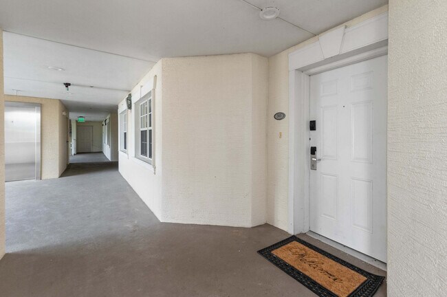 Building Photo - 1360 Centre Ct Ridge Dr