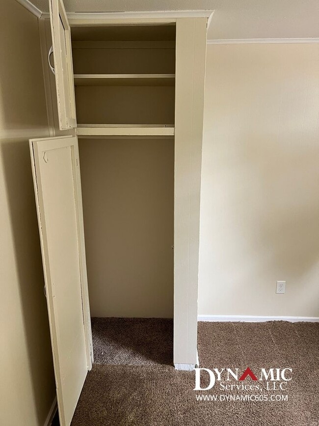 Building Photo - 2425 S Norton Ave