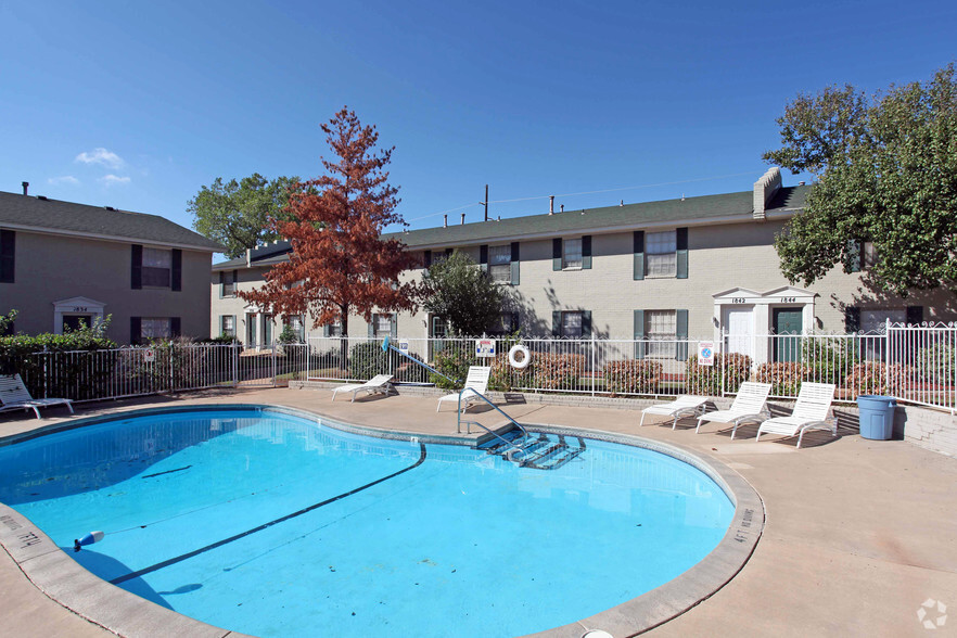 Pool - Willowbrook Apartments