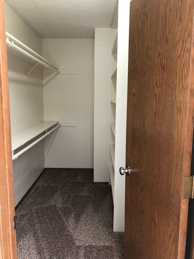 Building Photo - Spring Valley Lake Home