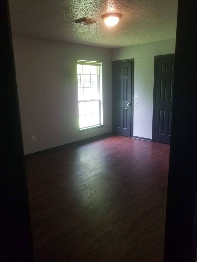 Building Photo - 3205 SE 55th St