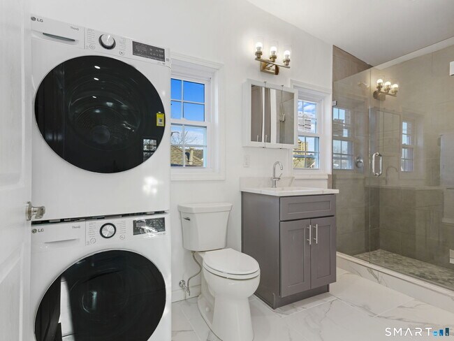 Building Photo - 27 5th St