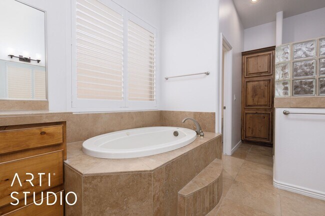 Building Photo - Beautiful 2-bedroom 2-bathroom and 2-car garage located in a gated community